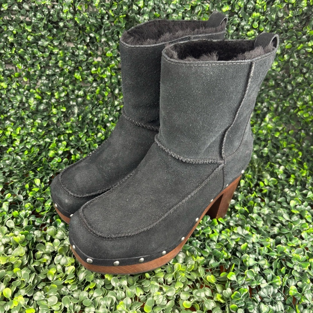 UGG KOURI SUEDE SHEEPSKIN CLOG BLACK BOOTS SIZE 9 Woman - Picture 3 of 12